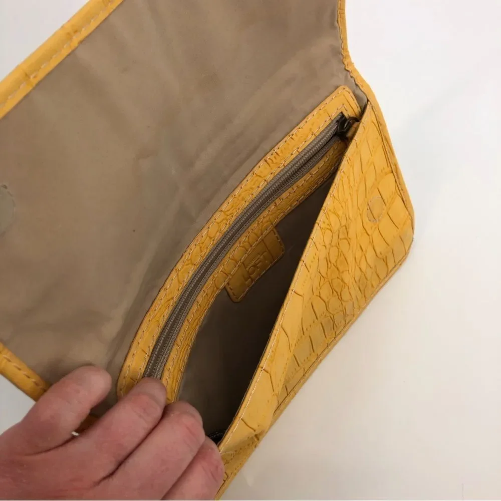 Loft Clutch Yellow Snakeskin Texture Magnetic Close Zipper Pocket Formal Banquet